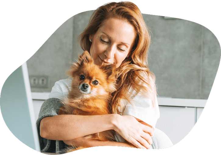 Colaboradora com seu pet Spitz