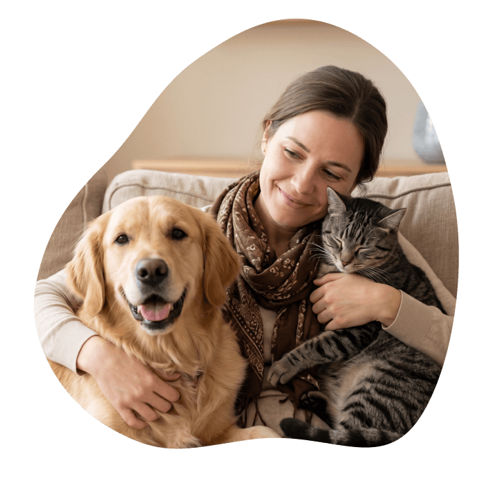 Tutora com cachorro e gato