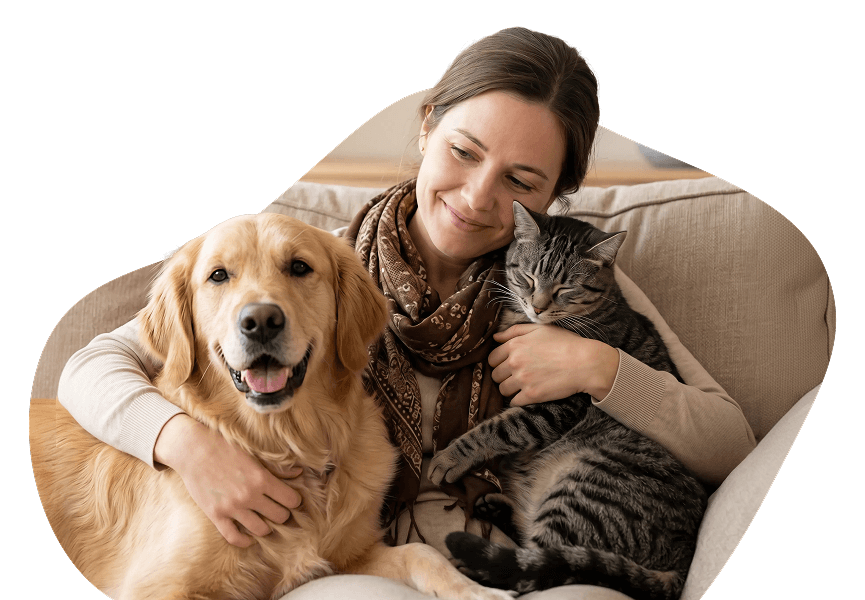 Tutora com cachorro e gato
